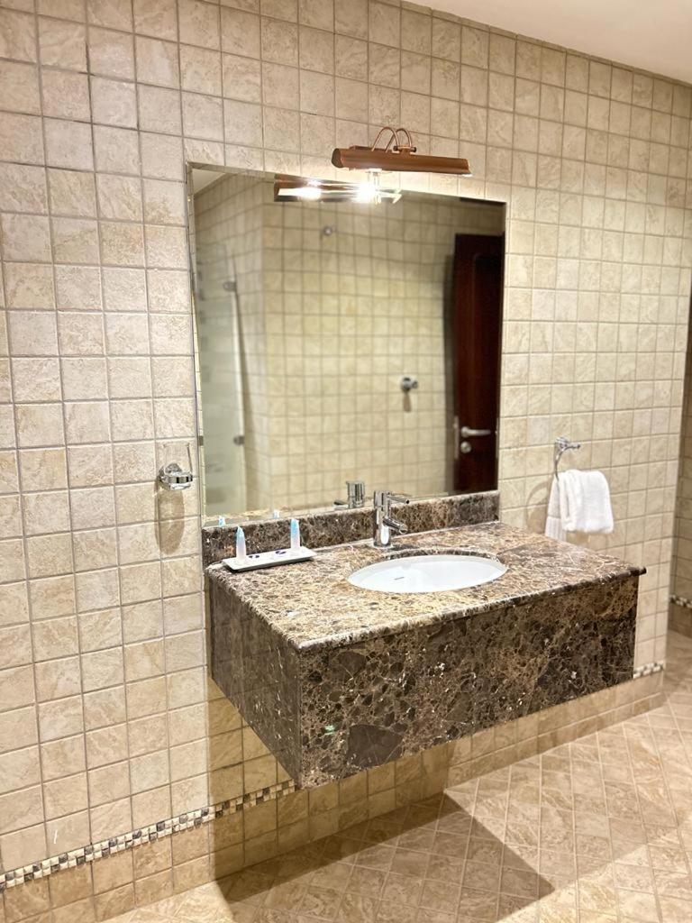 Onizah Hotel Unaizah Kültér fotó